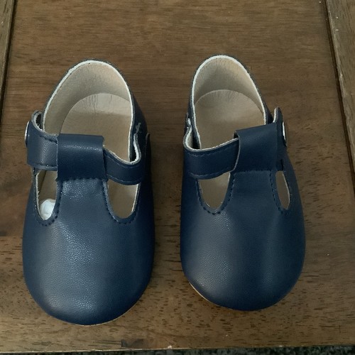 Tiny toes crib - toes, shoes